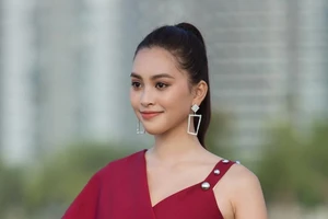 Miss World và phiên chợ đổi nụ cười lấy vật phẩm thiết yếu 