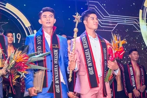 Giám khảo tranh cãi khi Mister Việt Nam có hai quán quân