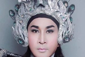 Kim Tử Long làm live show 'Thánh đường sân khấu'