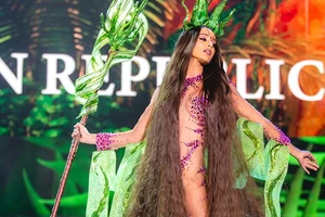 Trang phục dân tộc cầu kỳ, khó hiểu ở Hoa hậu Hoà bình quốc tế