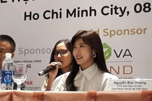 Mai Phương Thúy vắng mặt, sao Hàn trả lời vụ Thành Long