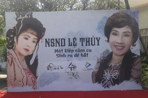 Nghệ sĩ tưng bừng tham dự ra mắt hồi ký của NSND Lệ Thủy