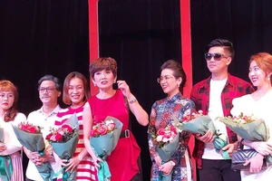 Mỹ Uyên làm kịch tết với những đám cưới dở khóc dở cười