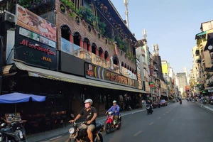 Phố Tây Bùi Viện ngày đầu tiên cấm bar, vũ trường, karaoke…