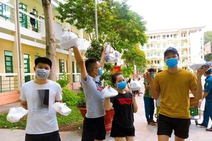 Chùm ảnh cách ly gây bão mạng của Việt kiều