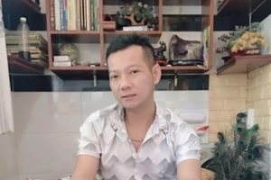 Một chủ đại lý vé số hỗ trợ người bán vé số dạo