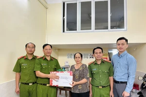 TP.HCM: Công an thăm hỏi thân nhân chiến sĩ công an đã hy sinh