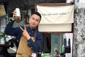 Phí vỉa hè và câu chuyện mưu sinh của BTV Việt Phong 