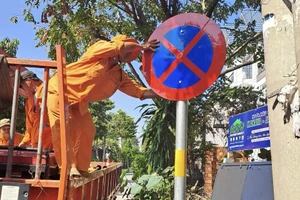 Biển báo giao thông không hợp lý: Điều chỉnh cấm dừng, cấm đỗ thành cấm đỗ!