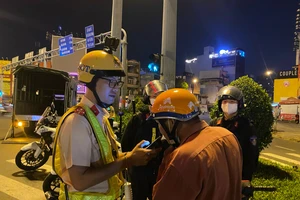 Cấm tuyệt đối nồng độ cồn với lái xe: 2 luồng ý kiến 