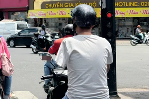 Người khuyết tật một tay có được điều khiển xe máy?