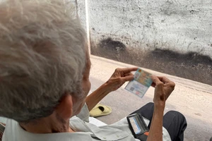 Được cấp giấy tờ, cuộc sống của những "người vô danh" bước sang trang mới