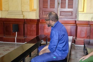 Dùng hộ chiếu giả rút tiền, người đàn ông Công Gô lãnh 18 tháng tù giam