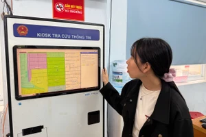 Độc đáo mô hình quét căn cước ra tờ khai ở phường Tân Hưng