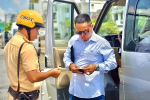 Cả tài xế lẫn khách đều bị phạt nếu không thắt dây đai an toàn