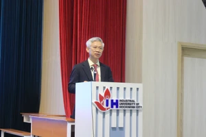 PGS-TS Lê Minh Hùng: Pháp luật là ‘tấm khiên’ bảo vệ con người