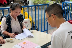Chiến dịch 90 ngày chuẩn hóa dữ liệu đất đai: ‘Đi từng ngõ, gõ từng nhà’ thu thập thông tin sổ hồng