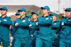 Tham gia thành phần dân quân tự vệ nào thì không phải đi nghĩa vụ quân sự?