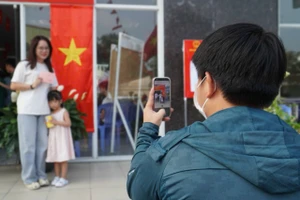 Check-in dịp lễ: Làm sao để chia sẻ khoảnh khắc nhưng không xâm phạm quyền riêng tư?