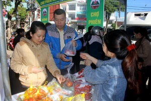 Xanh sạch mướt mắt chợ phiên nông sản Pleiku