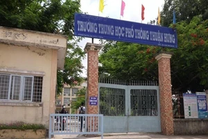 Hy hữu: Thí sinh đọc cho cán bộ coi thi chép hộ 