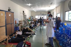 Yêu cầu khắc phục sự cố khiến hàng loạt công nhân bị ngất 