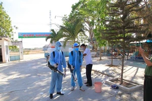 Ninh Thuận tất bật phun thuốc khử trùng chống dịch COVID-19