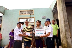 Cựu binh Trường Sa hỗ trợ 50 hộ dân bị thiệt hại do bão số 9 