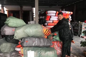 Người thầy lao mình vào lũ dữ cứu người 