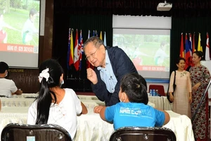 Cùng BS Đỗ Hồng Ngọc trả lời: 'Trẻ nghỉ hè để làm gì?'