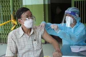 Quận Phú Nhuận tiêm trộn mũi 2 Pfizer cho người đã tiêm mũi 1 Moderna 