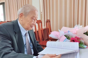 Ông Hai Phước: ‘Tôi rơi nước mắt khi đọc lại những trang sách lịch sử bi hùng miền Nam…’