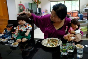 Mang búp bê lên máy bay phải mua vé