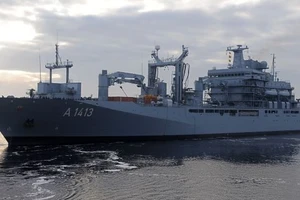 NATO cho tàu chiến chặn người nhập cư vào châu Âu