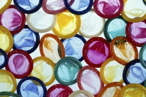 Đóng phim khiêu dâm không được mang bao cao su?