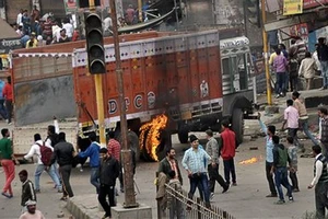 Người đẳng cấp thấp Ấn Độ biểu tình, sáu người chết