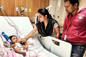 Bé bốn tháng tuổi sống sót qua hơn 20 cơn đau tim