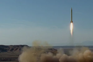 Iran thử hàng loạt tên lửa đạn đạo bất chấp lệnh cấm