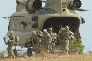 BIỂN ĐÔNG: Mỹ 'tái tạo cân bằng', lôi kéo đồng minh dài hạn