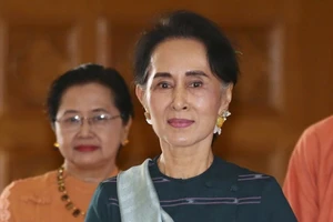 Quân đội phản đối dữ dội chức cố vấn quốc gia của bà Suu Kyi