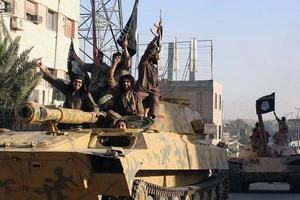 Liên quân không kích phá hủy khoảng 800 triệu USD của IS