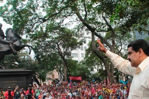 Tổng thống Venezuela đối mặt nguy cơ bị lật đổ