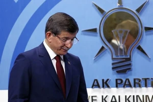 Thủ tướng Thổ Nhĩ Kỳ bất ngờ tuyên bố sẽ từ chức