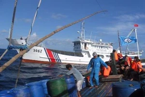 Trung Quốc dụ dỗ Philippines bỏ phán quyết biển Đông