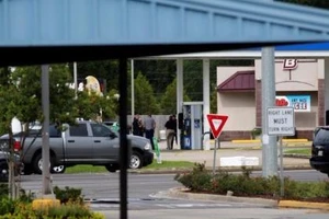 Cảnh sát Mỹ lại bị tấn công, ba người chết