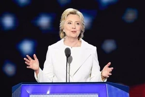 Bà Clinton: 'Nước Mỹ bị thách thức, vẫn lạc quan và vĩ đại'