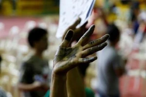 Philippines: Hàng chục quan lớn bảo kê ma túy khiếp vía xin hàng