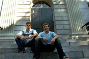 Đồng sáng lập Facebook chi 20 triệu đô chống Trump