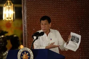 Tổng thống Duterte cảnh cáo lính Mỹ rút khỏi nam Philippines