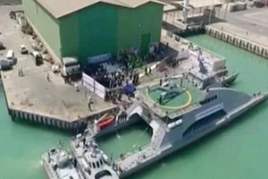 Iran ra mắt tàu chiến tốc độ cao đối phó Mỹ